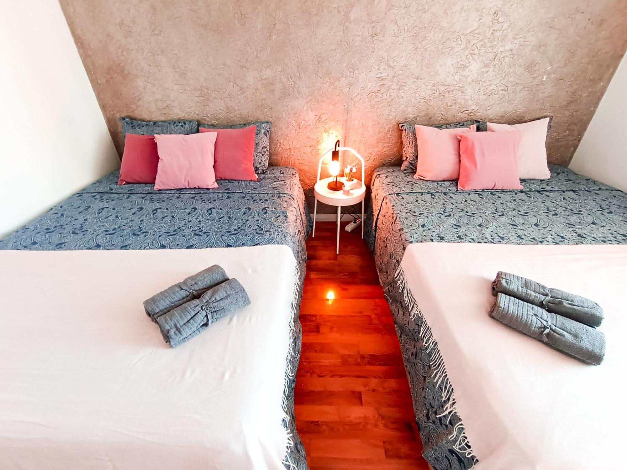 By Urquinaona Private Rooms Барселона Екстериор снимка