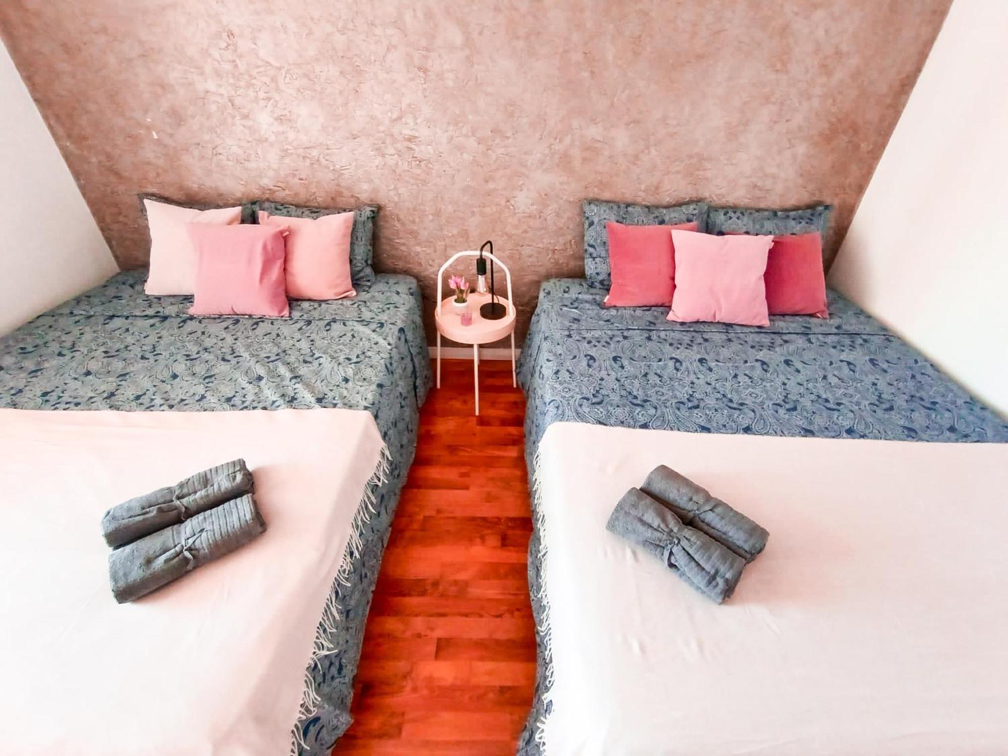 By Urquinaona Private Rooms Барселона Екстериор снимка