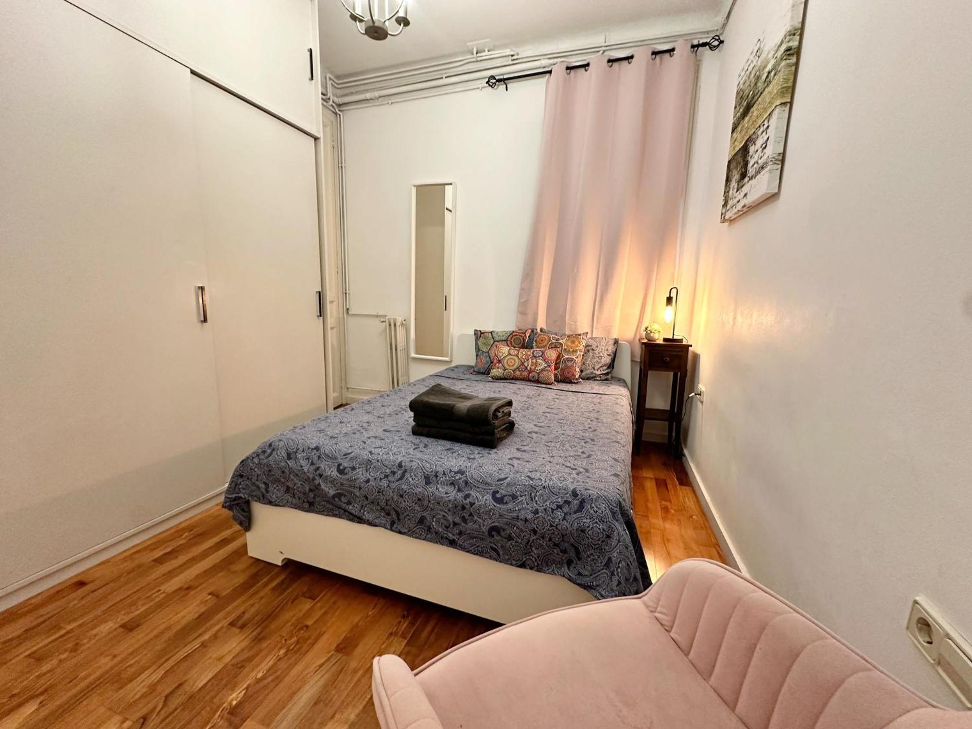 By Urquinaona Private Rooms Барселона Екстериор снимка